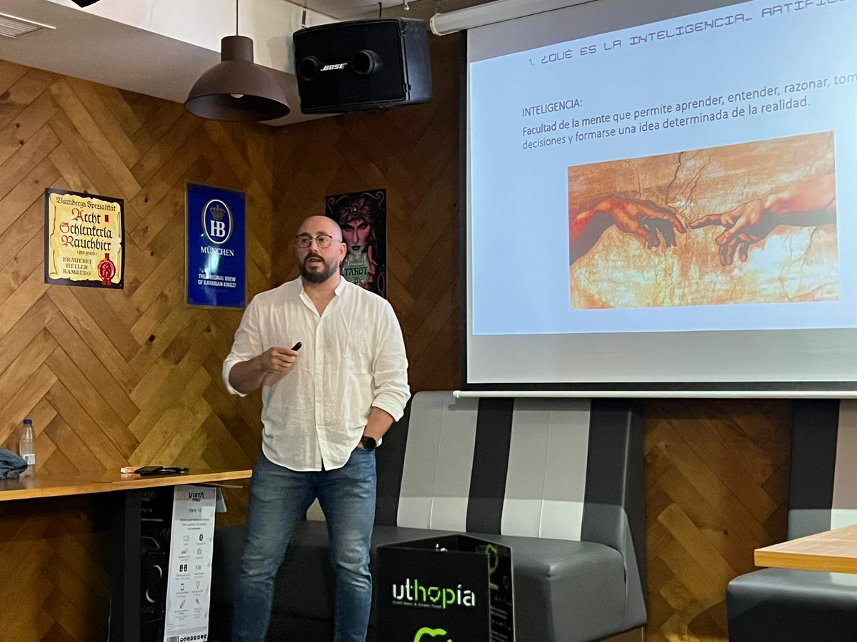HNPdivulga1's tweet photo. Aquí os dejamos algunas fotos para que veáis lo bien que lo pasamos ayer en esta primera neurocharla en #Uthopia con @erpablo ¡Y todo lo que aprendimos! Esperamos veros allí el próximo 23 de octubre para seguir hablando de #neurociencia https://t.co/dnO81oaPvz