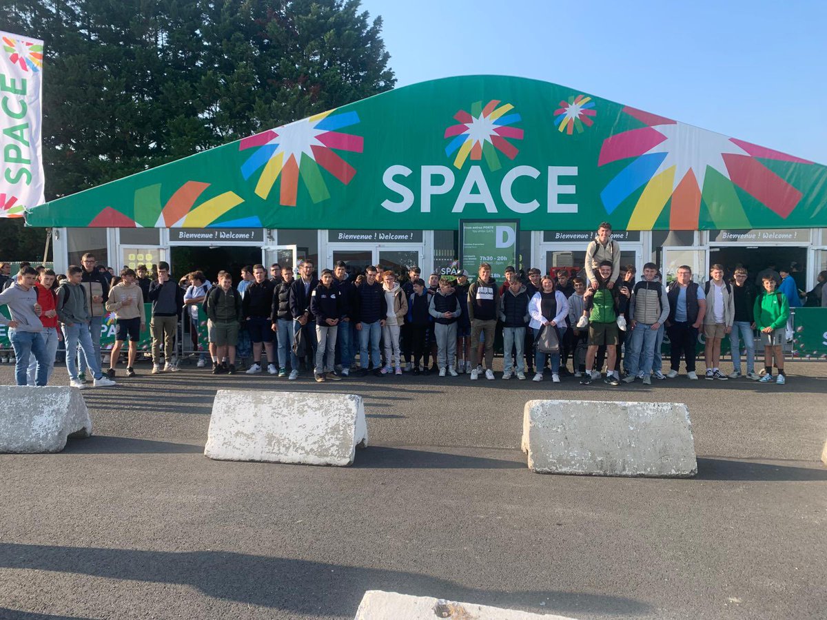 Les jeunes de #2nde et #terminale #BacPro #Agroéquipement de la #MFR #CFA #Chemillé étaient au <a href="/space/">Space</a> aujourd’hui ! 🚜👍😀