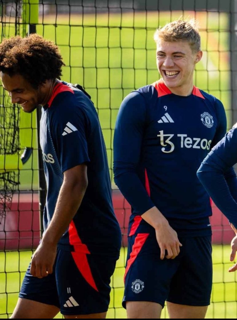 M.U hỏi mua tiền đạo 32 tuổi với giá cực khủng làm quà cho Amorim 1 UtdTruthful on X: "Joshua Zirkzee and Rasmus Hojlund training together 😁❤️💪 https://t.co/2K6JMODsiU" / X