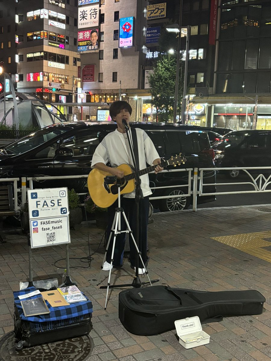 nekoyasui's tweet photo. 恵比寿で思わず立ち止まって聞き入ってしまった…伸びのある素敵な声、厚みのあるギターサウンド、ピュアで切ない曲調。
#FASE https://t.co/SR6kPEEzeP