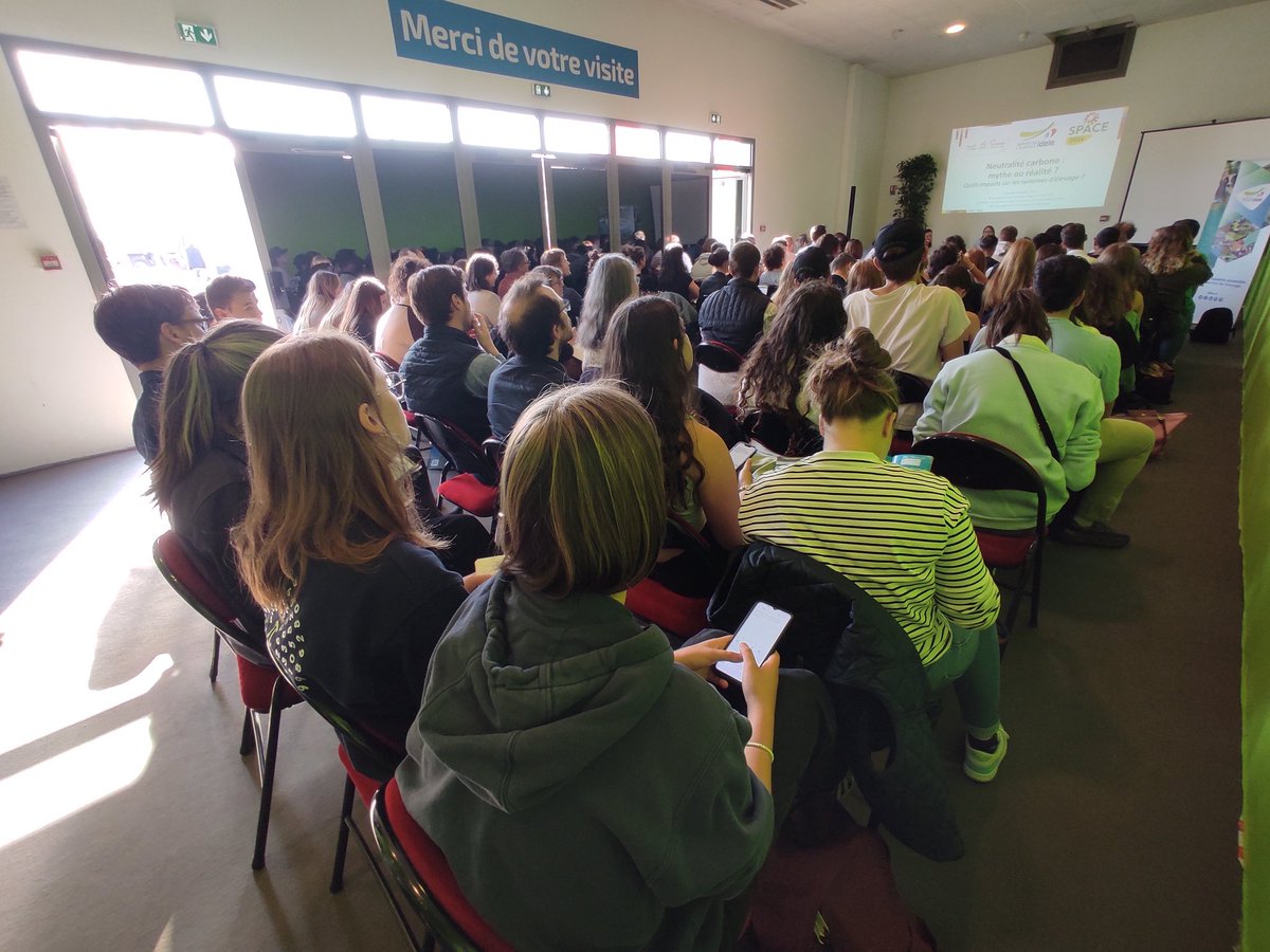 InstitutElevage's tweet photo. 🔴 #SPACE2024 | Conf 4
⏩ Systèmes #bovins vers la neutralité #carbone, travaux de simulation du Réseau thématique #INOSYS
🔸 Présentation sur cas types =>  plusieurs scénarii 
( Optimisation technique, intensification, extensification)
👉 Avec notre collègue @CastellanIdele https://t.co/zsaiklJHkX