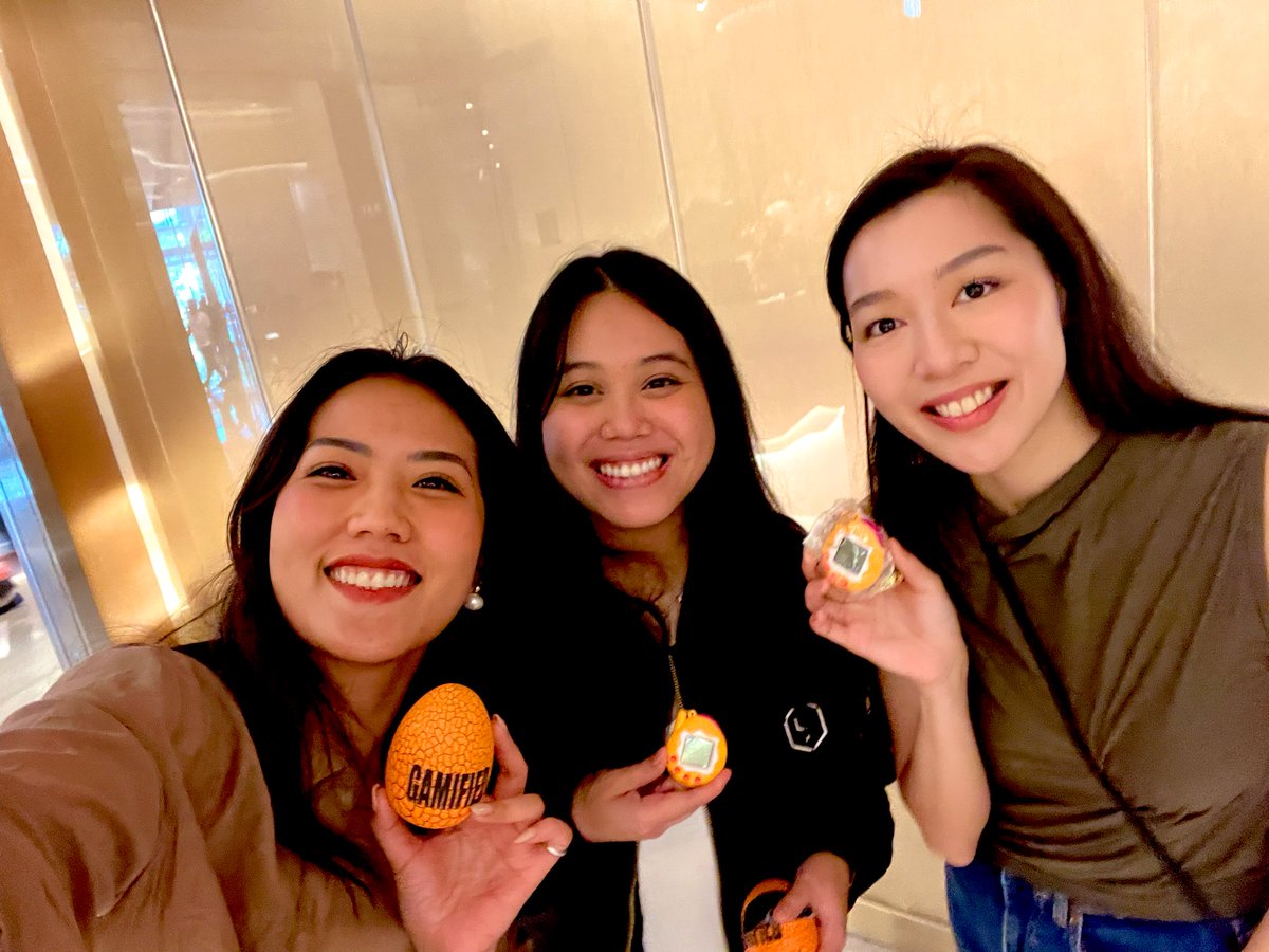 pichapen's tweet photo. Got GAMIFIED yet? 

I went around CBD, distributing eggs 🥚🥚🥚 today. 

Follow @GamifiedShow and @SamSteffanina for a chance to get a gamified egg in Singapore this week! https://t.co/J3PyFABVC6