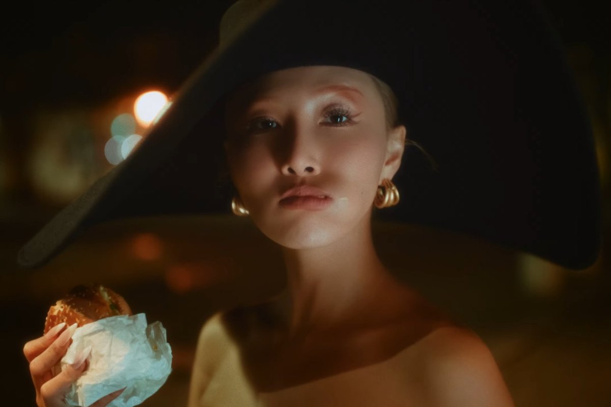 OneilyMusic's tweet photo. HWASA releases the music video for “NA.”

https://t.co/EB3fVvXJk2 https://t.co/xAvziq55IO