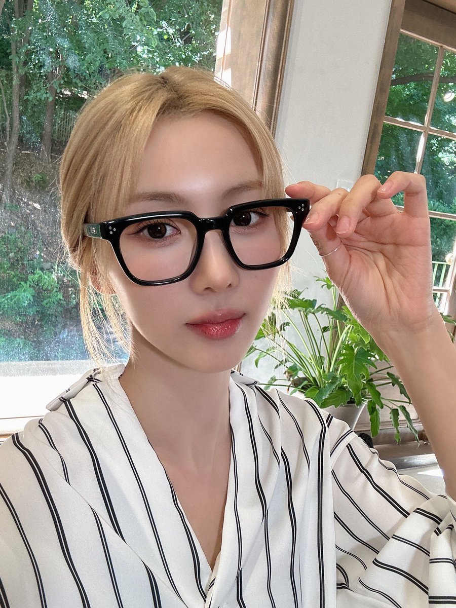 hf_dreamcatcher's tweet photo. [🎁] 꿈둥이 사진 보고 가세요❤ 

‘What Are YOO Doing EP.02 | Study with YOO👓’ 비하인드 사진 공개‼

#유현 의 ‘What Are YOO Doing EP.02 | Study with YOO👓’ 영상이 궁금하다면⁉

🔗 https://t.co/fQWHD4m3CN

#드림캐쳐 #Dreamcatcher #유현 #YOOHYEON #스터디윗미 #스터디 https://t.co/zmp9EtyKWd