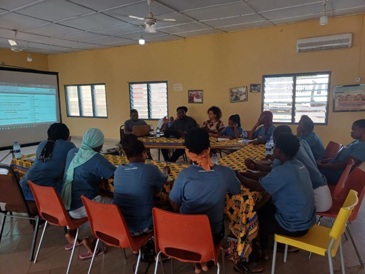 Study findings by #WomenRise show that in mining communities in  Ghana and Uganda, many adolescent girls and young women take their children to work as they lack viable childcare options. 

Learn more here! idrc-crdi.ca/en/research-in…

<a href="/IDRC_CRDI/">IDRC | CRDI</a> <a href="/aphrc/">APHRC</a> <a href="/Lynnmukuhi/">Lynette Kamau</a>