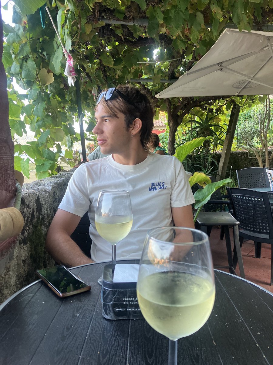 palomaa_ab's tweet photo. Un año más solo vuelvo a tw para felicitarte, esta vez un día tarde porque hemos pasado el día juntos.
Felices 23, tu número de la suerte. Cada día te quiero más, más alto, más fuerte, más claro 🫶🏽 https://t.co/gClyN2O1Ct