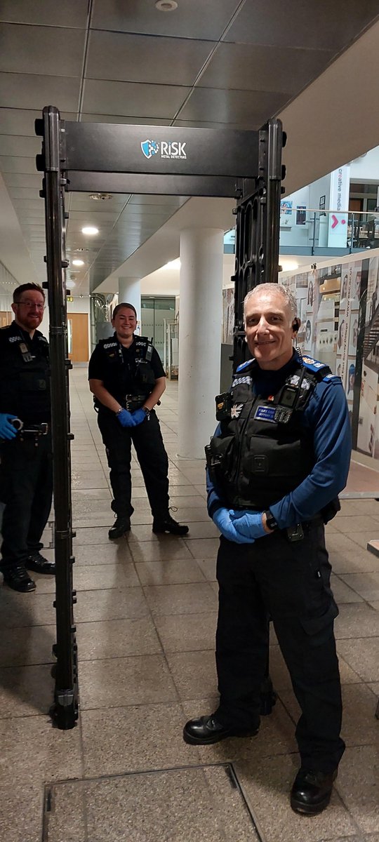 R&amp;Bs new PCSO Clive Roberts joined a partnership event at East Surrey College today. It was a big success &amp; we are thankful to all the students taking part for their cooperation.