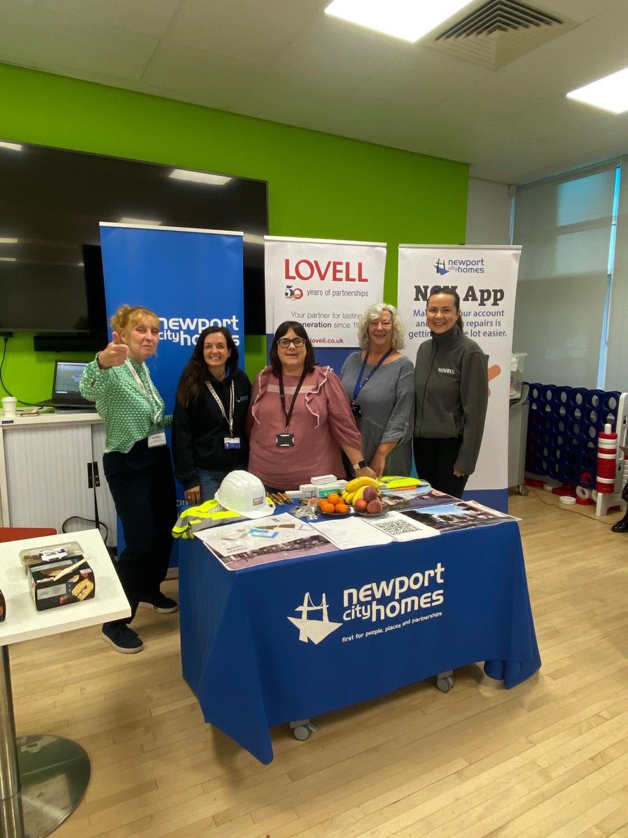 Laura Palfrey tweet media