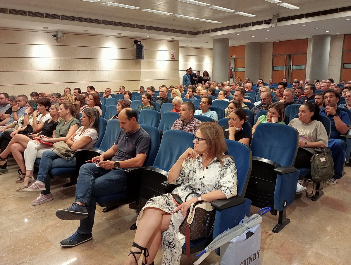UGT Región de Murcia (@ugtmurcia) on Twitter photo "Tenemos un reto, rebajar la jornada laboral a medio plazo hasta las 32 horas semanales, ya hay experiencias positivas que funcionan, y las empresas que las han implementado son hoy mas competitivas"
Antonio Jiménez, Sº gral <a href="/UGTMurcia/">UGT Región de Murcia</a>
Asamblea conjunta UGT y CCOO. "Tenemos un reto, rebajar la jornada laboral a medio plazo hasta las 32 horas semanales, ya hay experiencias positivas que funcionan, y las empresas que las han implementado son hoy mas competitivas"
Antonio Jiménez, Sº gral <a href="/UGTMurcia/">UGT Región de Murcia</a>
Asamblea conjunta UGT y CCOO.