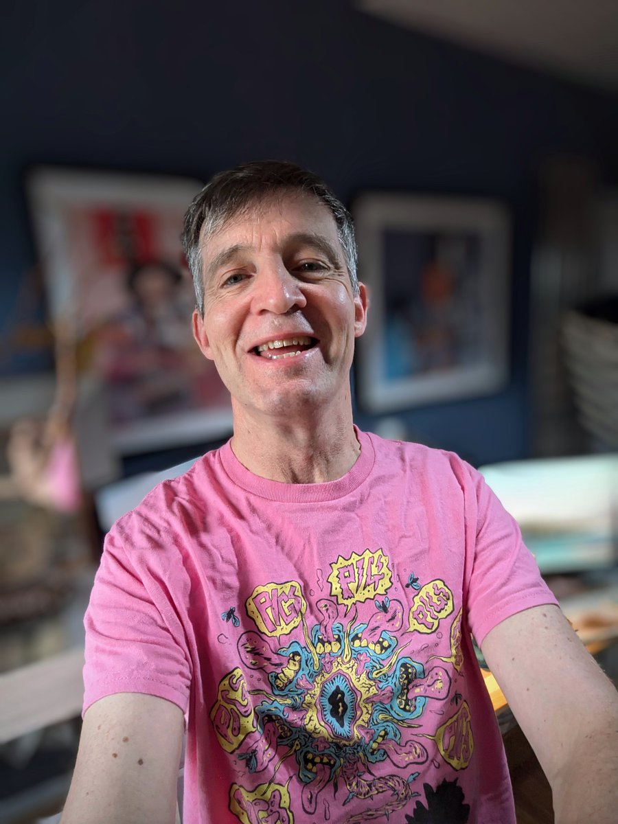 It's #tshirtday on <a href="/BBC6Music/">BBC Radio 6 Music</a>. This is a day to celebrate independent music, get a shout out on the radio and get a request. Can you play Reducer by <a href="/Pigsx7/">Pigs Pigs Pigs Pigs Pigs Pigs Pigs</a>