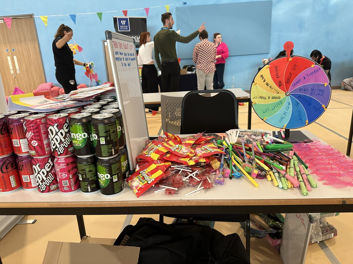 🙏🏼🙌🏻Final Day of Freshers! 

🩷Please keep praying for us - this is our biggest campus yet &amp; we'll be meeting 800 students today!🤩