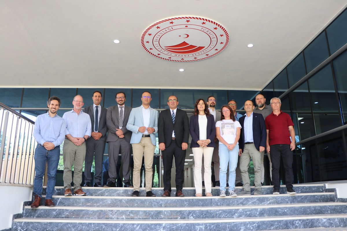 The #GFCM team is in Antalya 🇹🇷discussing a future roadmap for #ArtificialIntelligence and #robotics applications in #aquaculture.

Topics included predictive analytics for #fishhealth, #feed optimization, environmental monitoring, #underwater drones, #datacollection &amp; much more!