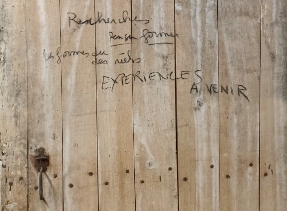 En #artsplastiques, rencontrer des oeuvres et des artistes, échanger et travailler sur la transmission, vivre des expériences et en garder la mémoire : pedagogie.ac-nantes.fr/arts-plastique…