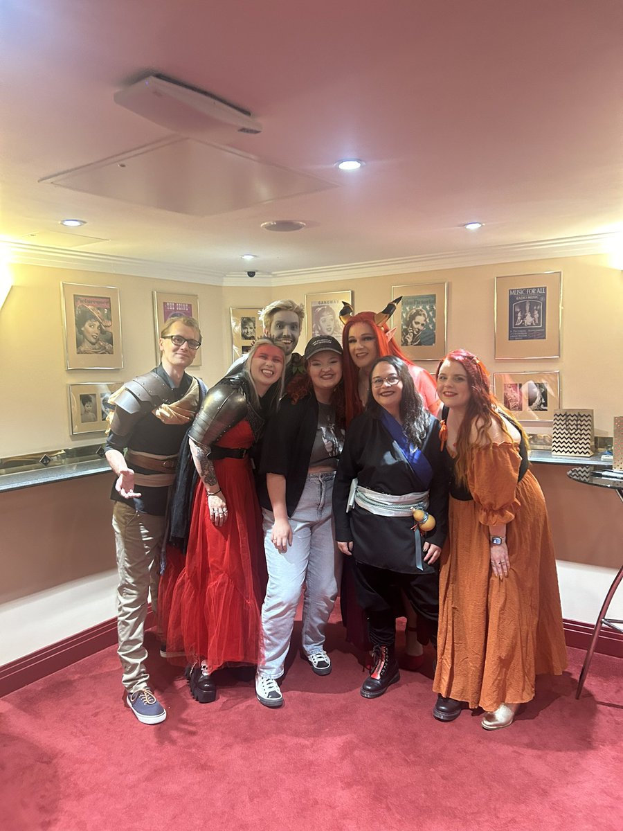 Kellowdee's tweet photo. Late to the posting party but #HRLive may just have been one of the best nights ever. An incredible show with the chance to meet some incredible people all their to share their love for an incredible game. @HighRollersDnD you really outdid yourself. https://t.co/Iq6UuwaZDQ