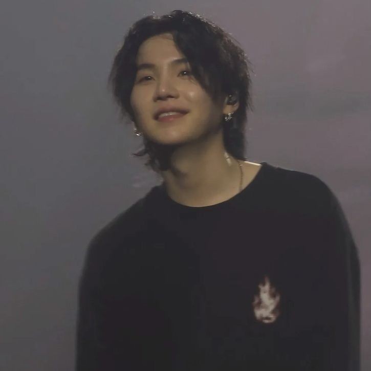زیپ ، ریت کنید برای یونگی ‼️
Choosing SUGA to be their Global Ambassador is their best decision ever <a href="/MaisonValentino/">Valentino</a>

BEST BRAND AMBASSADOR SUGA
<a href="/bts_bighit/">BTS_official</a> <a href="/BIGHIT_MUSIC/">BIGHIT MUSIC</a>
#SUGAxValentino