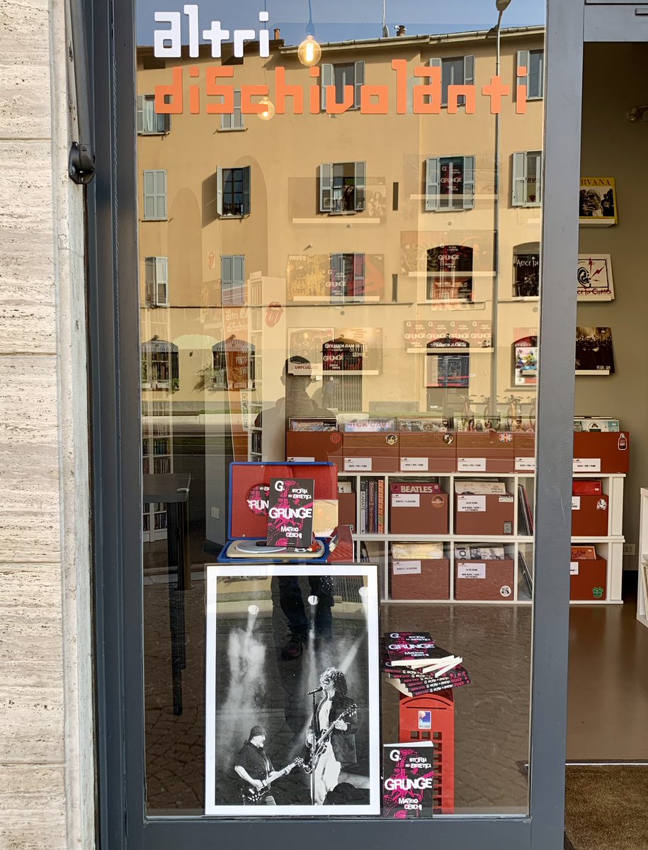 altridischi's tweet photo. ANNUNCIAZIONE!!!

Lunedì 23 alle 18 verrà a trovarci Matteo Ceschi per la presentazione del libro che ha appena pubblicato: “G. Storia ed estetica del Grunge”.

Ci vediamo lunedi, vi aspettiamo!

@Dischivolanti https://t.co/kMiHSE9cxI