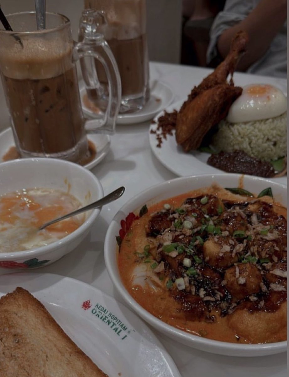 今天和X上认识的一位男生出来约会🤭 还不错哦
#槟城