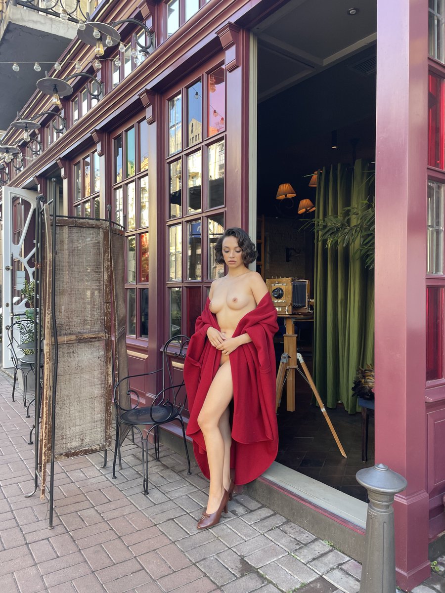 🖼️ Follow <a href="/OliviaaLinz/">Olivia Linz | Art Nude Model</a>

🔗 Full set available on Olivia’s OF!
