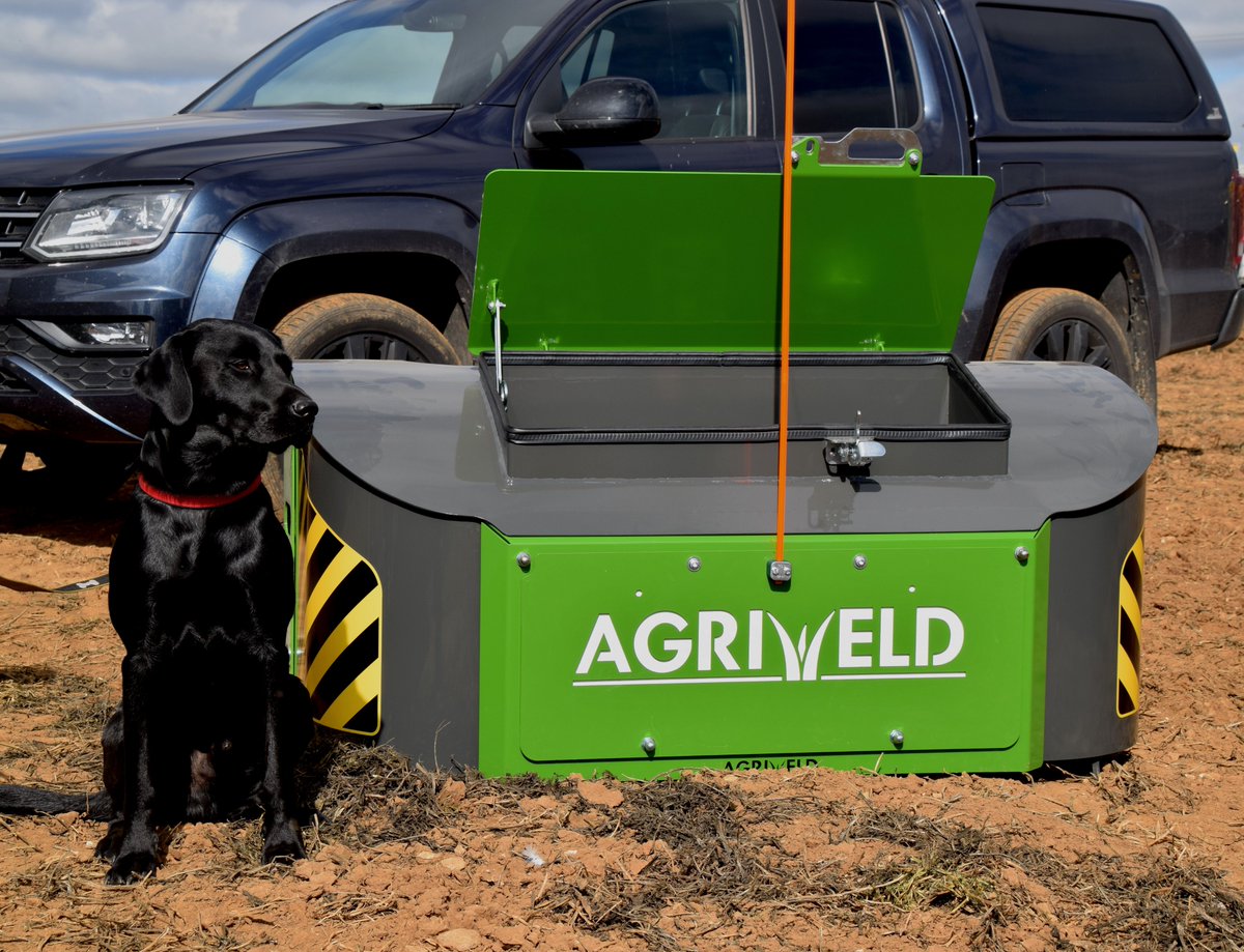 The reason our products are such high quality is beacuse they all go through rigorous Lab tests.

Here is our compact weight getting the seal of approval at Tillage-Live

#agriweld #tillagelive #tractor #labrador #dog #farm #farming