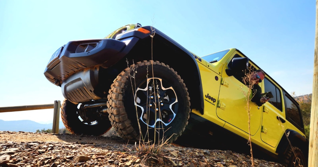Soaking up the outdoors. Breathing easy with multiple open-air options.

Book your test drive 😎: jeep.co.za/test-drive 

#JeepSA
#JeepAdventure
#JeepFreedom 
#JeepLife