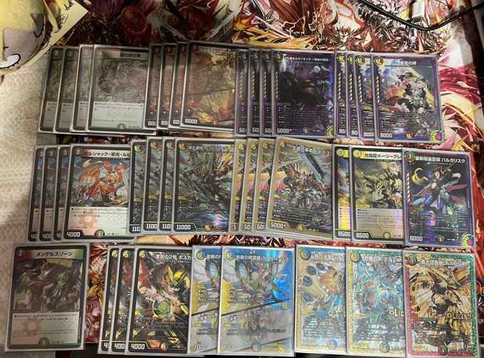 そういえば僕ラブ終わってから使ってた、イカれ狂ったカウンタードラゴン
光ってるカードいっぱいでつよそう!!
っていうこどもごころを抑えきれずに作ったがこれは... 