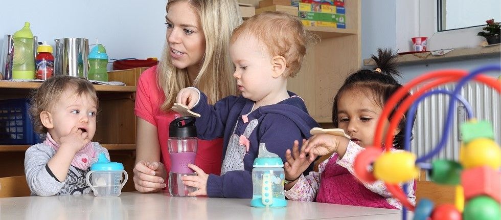 "Kinderrechte beim Essen und Trinken": Am 20. September ist #Weltkindertag. Auf der Seite „Partizipation beim Essen und Trinken“ hat das #BZFE Möglichkeiten zusammengefasst, Kinderrechte bei der #Ernährungsbildung umzusetzen ➡️ buff.ly/47wgwPC