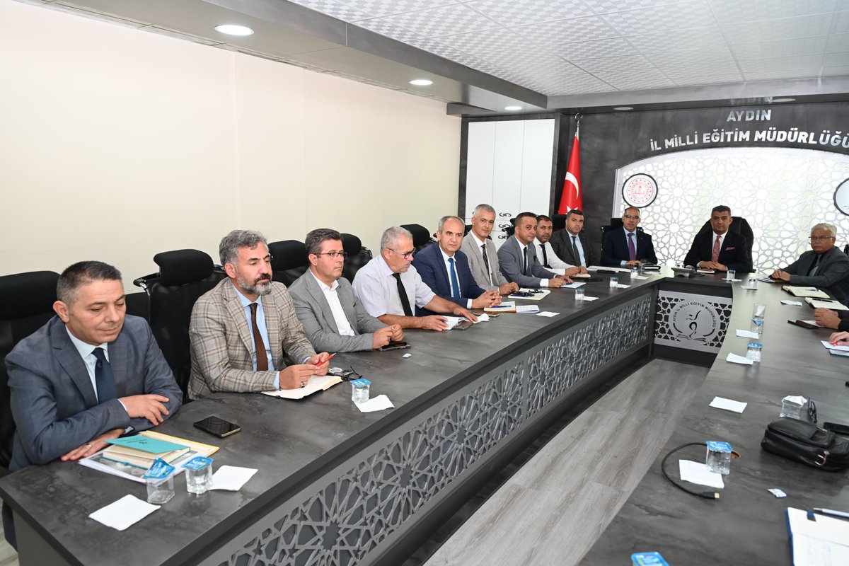 Müdürümüz <a href="/ekicis20/">Süleyman EKİCİ</a> başkanlığında ilimizdeki proje okulu müdürleri ile “Türkiye Yüzyılı Maarif Modeli” değerlendirme toplantısı yapıldı.

Öğrencilerimizin milli ve evrensel değerlerle donatılması,eğitimde kalite ve fırsat eşitliğinin artırılması adına atılacak adımlar belirlendi.