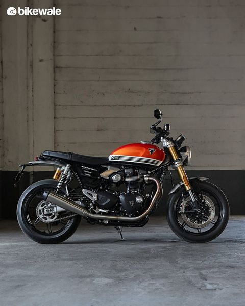 BikeWale's tweet photo. #Triumph has launched the #2025SpeedTwin1200 range in the international markets. The British bikemaker is offering the Speed Twin 1200 range in two variants - standard and RS, and here are all the updates on both models.
#triumph #speed1200 #speed1200rs #bikewale #bwnews #bike https://t.co/sevePLnkvk