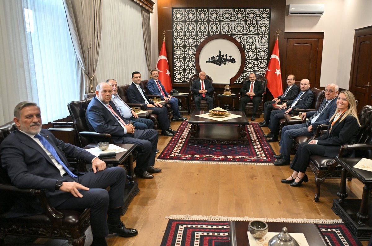 Ülkemizin geleceğine yatırım yapıyoruz.

Balıkesir Valisi Sayın İsmail Ustaoğlu’nu ziyaret ettik. Eğitim yatırımlarımız hakkında bilgi verdik. 

Balıkesir merkez, Ayvalık, Burhaniye, Edremit ve Gönen ilçelerinde beş okulumuzu öğrencilerimize armağan ettik. 

Bandırma, Erdek ve