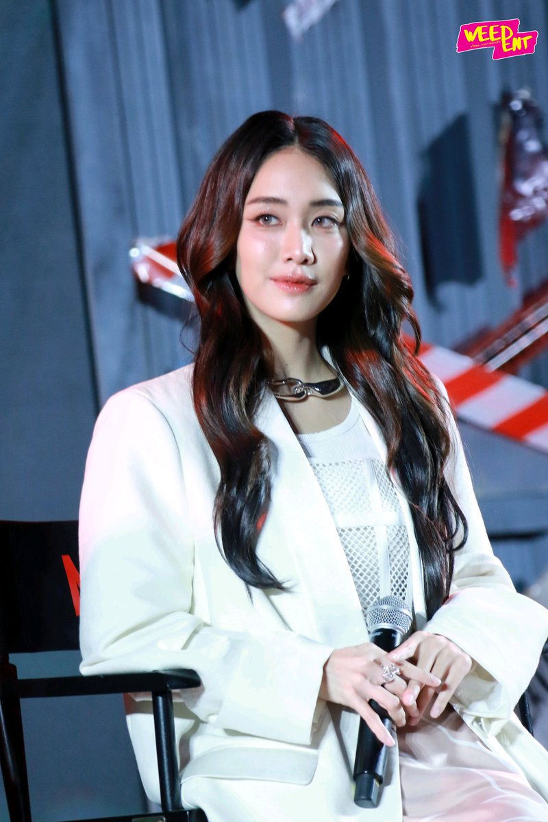 WEED_ENT's tweet photo. " เวียร์ ศุกลวัฒน์ ,มายด์ 4EVE และ ดู๋ สัญญา " ในงานแถลงข่าวเปิดตัวภาพยนตร์ 'Bangkok Breaking : ฝ่านรกเมืองเทวดา'  หนังแอ็คชันฟอร์มยักษ์จาก NETFLIX ✨💥

📌 26 กันยายนนี้ 🍿

MIND PRESS x BANGKOK BREAKING
#มายด์ฝ่านรกเมืองเทวดา #Mind4EVE
#NetflixTH #เวียร์ศุกลวัฒน์ #ดู๋สัญญา
#ฝ่านรกเมืองเทวดา #BangkokBreaking