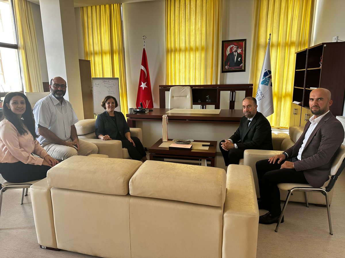 Hasan Kalyoncu Üniversitesi Eğitim Fakültesi Dekanı Prof Dr Latife ÖZAYDIN'a Oğuzeli İlçe Milli Eğitim Müdürlüğü ile "Türkiye Yüzyılı Maarif Modeli" Üzerine İşbirliği talebimizi ilettik. 
<a href="/burhan_yuksel23/">Burhan Yüksel</a>
<a href="/hkunv/">Hasan Kalyoncu Üniv</a>