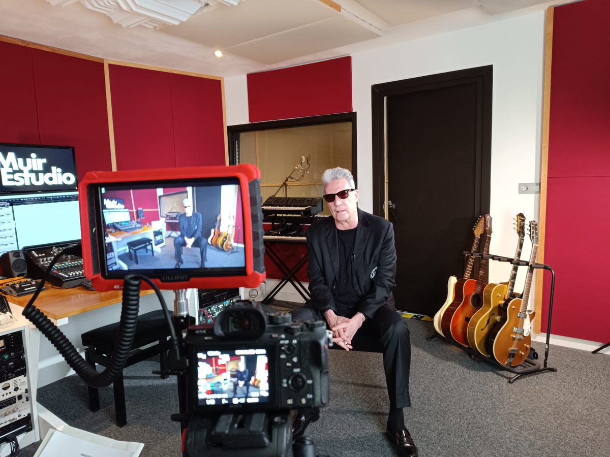 Loquillo! El mito nos visitó para rodar "Los poderes de Lolo", docu sobre Lolo Rico, creadora entre otras cosas de la bola de cristal. Se estrena el domingo 22 en el <a href="/sansebastianfes/">Donostia Zinemaldia - Festival de San Sebastián</a> <a href="/Loquillo/">Loquillo</a> #LoloRico #Loquillo  #Sansebastianfes #Documental #Cine #Laboladecristal #Donostia