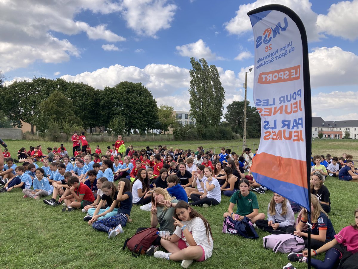 Journée Nationale du Sport Scolaire 2024
Plus de 200 collégiens du District de Châteaudun ont été sensibilisés au handicap et ont découvert de nouvelles activités : boccia, sarbacane, volley-assis…
#Handicap #partage #JNSS2024 
<a href="/unss/">UNSS_National</a> <a href="/UnssOrleans_SR/">UNSS Orléans-Tours</a> <a href="/dsden28/">DSDEN d’Eure-et-Loir - Académie d’Orléans-Tours</a> <a href="/ac_orleanstours/">Académie d'Orléans-Tours</a>