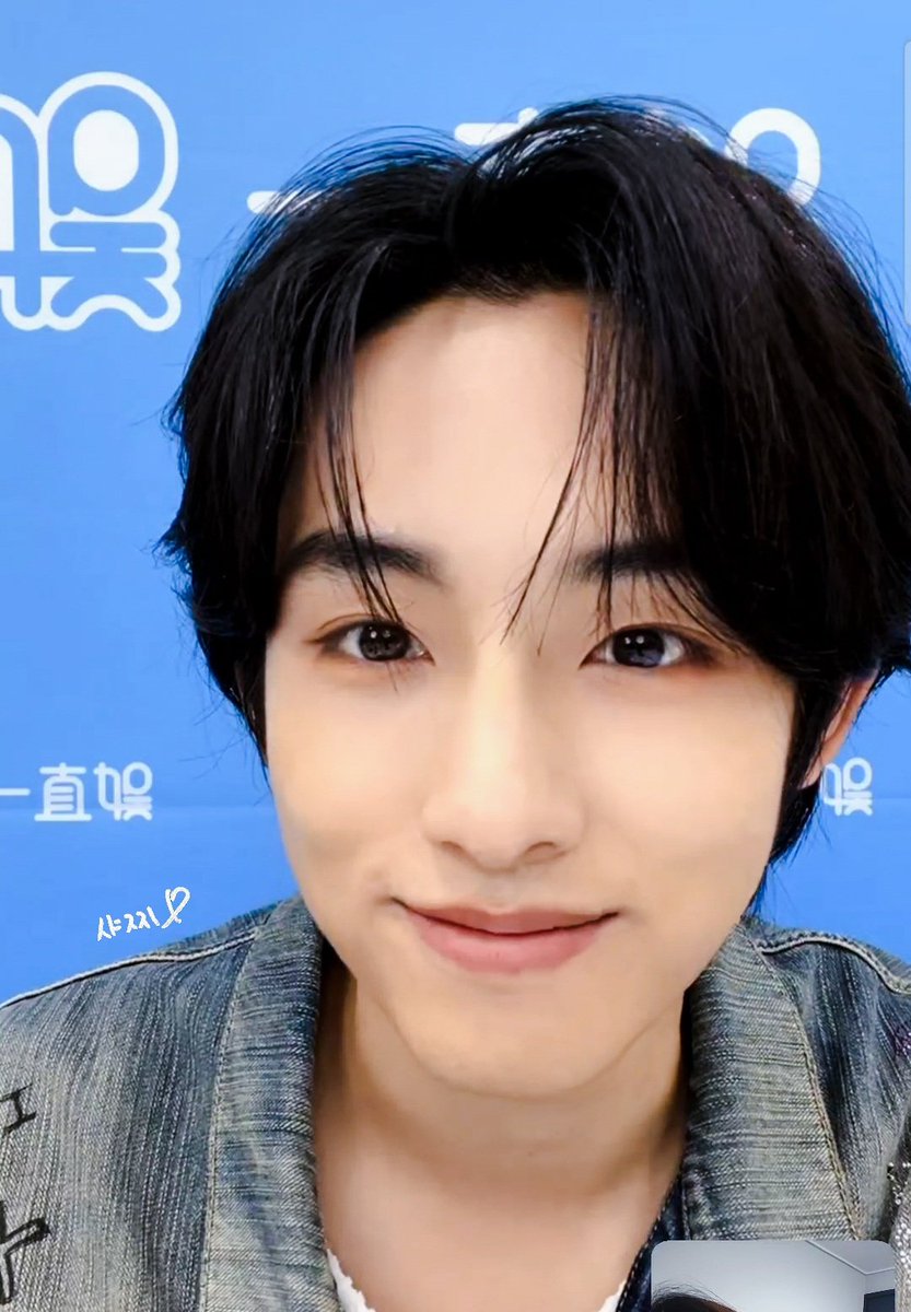 240919 이즈위 팬텀 8차 

오늘 얼굴 개 야바이
#윈윈 #WINWIN #董思成 
#DongSiCheng #ウィンウィン