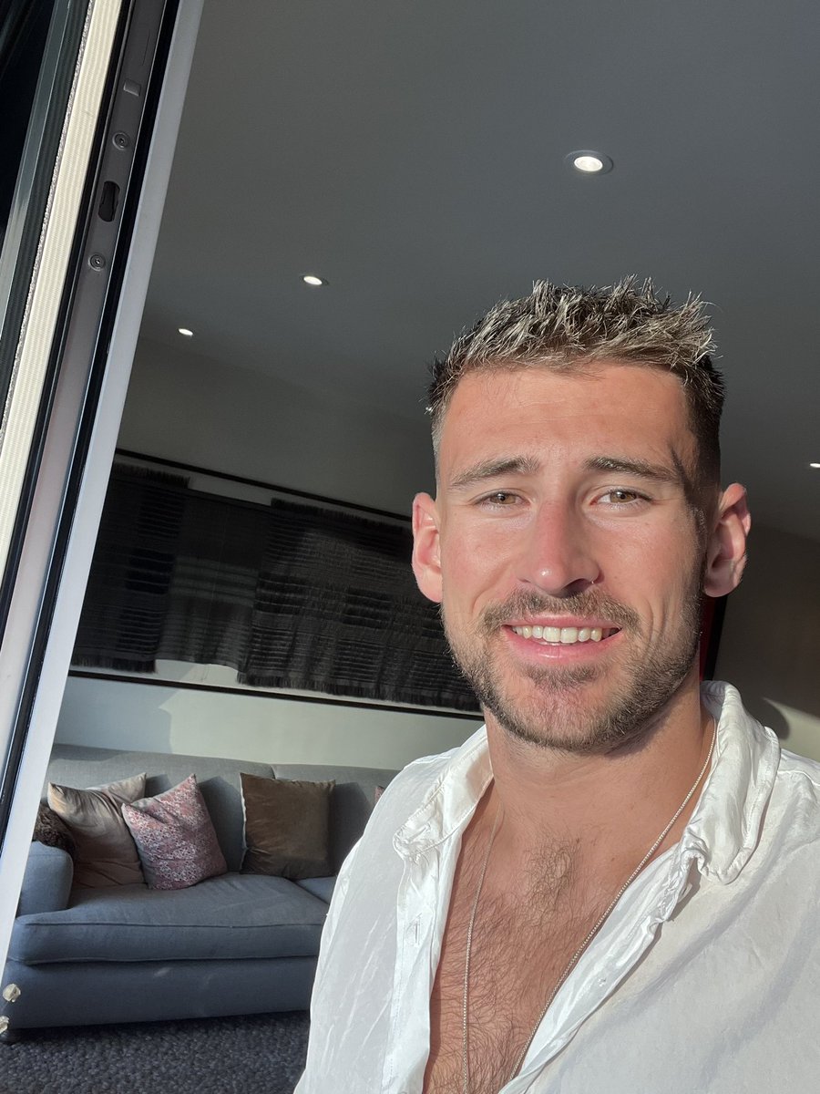 jakewilliamson4's tweet image. Last bit of the frosted tips ☀️