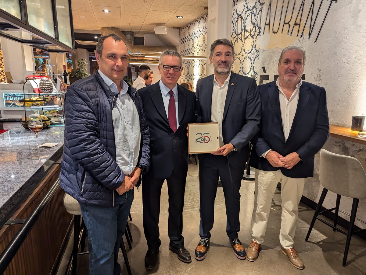 El presidente de <a href="/cel_leon/">CEL León</a>, <a href="/juliocealva/">Julio Cesar</a> ha participado en el desayuno conferencia organizado por <a href="/MAPFRE_ES/">MAPFRE España</a> con el ex ministro Alberto Ruiz Gallardón donde se habló de "Los desafíos empresariales en un entorno socioeconómico cambiante"
#celempresas #Leonesp #mapfre #Economia