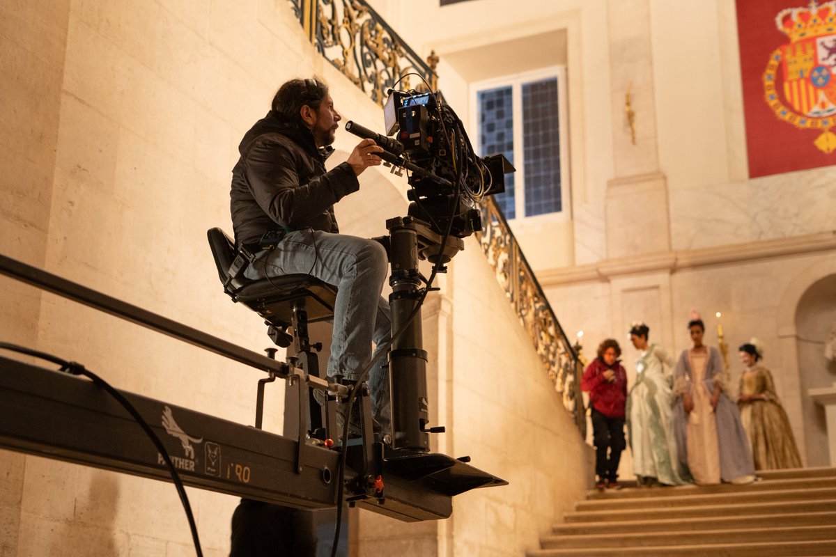 ValleSalvajeTVE's tweet photo. Así se grabó el gran baile de 'Valle Salvaje', la serie de @rtve y @netflixes: una noche, dos palacios y 100 figurantes.

Te enseñamos el making of #ValleSalvaje 

👉 https://t.co/A816DbFMEd https://t.co/GX1s7uum75