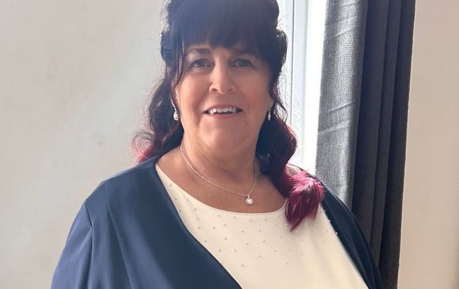 A mum-of-three has been given "another shot at life" thanks to a pioneering treatment

The treatment uses image-guided technology and a novel medical device to physically suck clots out from the lung

Helen, 58, said she felt the benefits in minutes.

🔗sth.nhs.uk/news/news?acti…