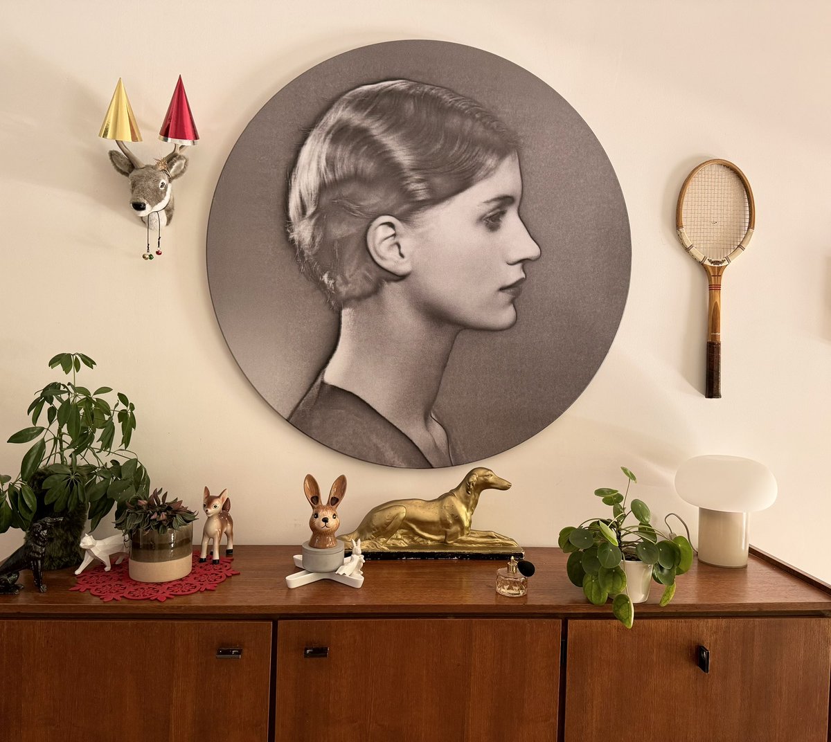 Chaque jour sous le regard de Lee Miller, icône du 20e siècle, admirée pour son indépendance, sa créativité, son intelligence et sa beauté (égérie de <a href="/voguemagazine/">Vogue Magazine</a> ) muse de Man Ray.
Bientôt le film réalisé par Ellen Kuras avec Kate Winslet, Andy Samberg, Alexander Skarsgård. 🥰