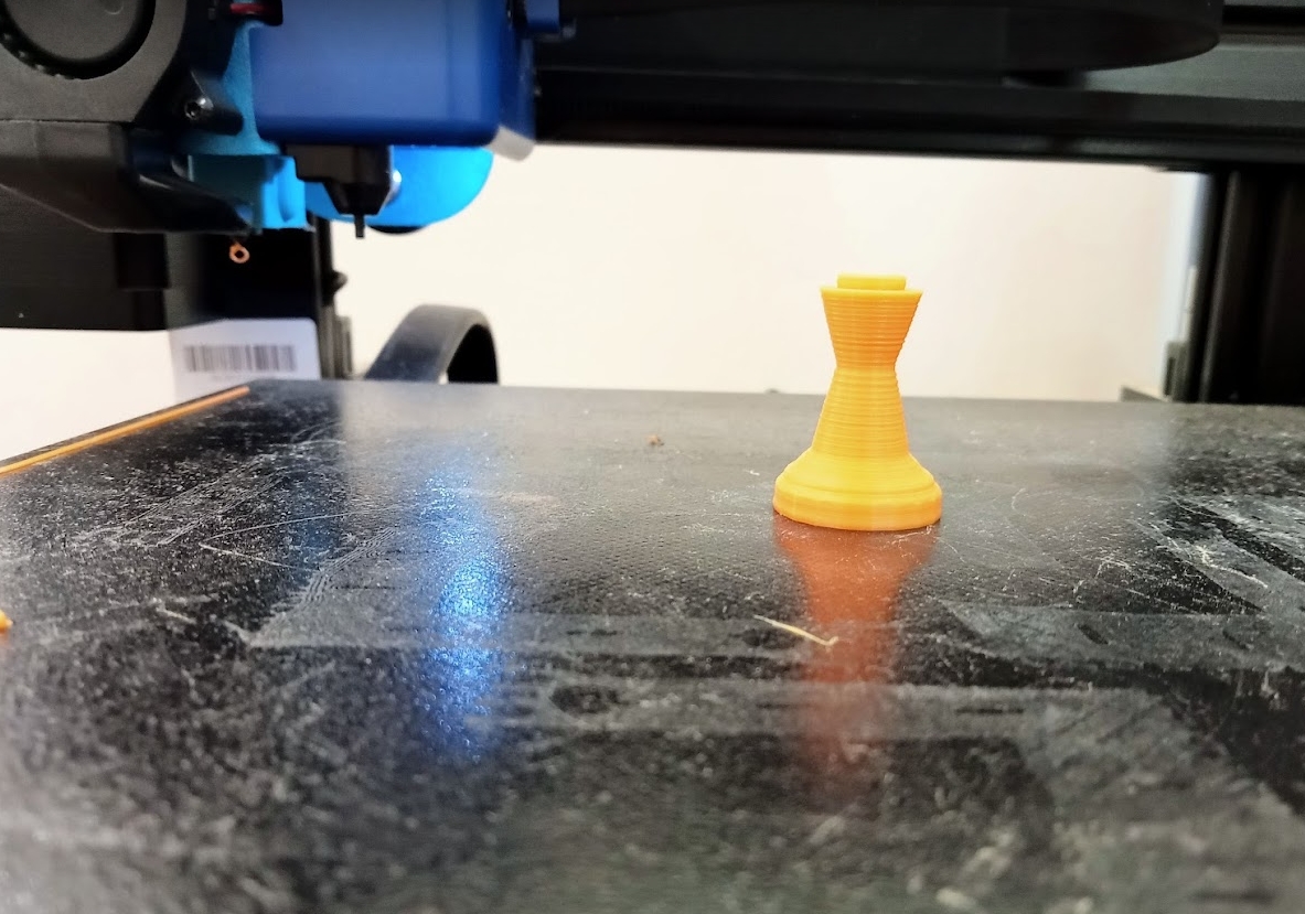 Después de las vacaciones una prueba rápida de las impresoras del <a href="/CEE_LOURDES/">NTRA.SRA. de LOURDES</a> y parece que todo marcha... nuevo proyecto en marcha #Ajedrez #diychess #3dprint