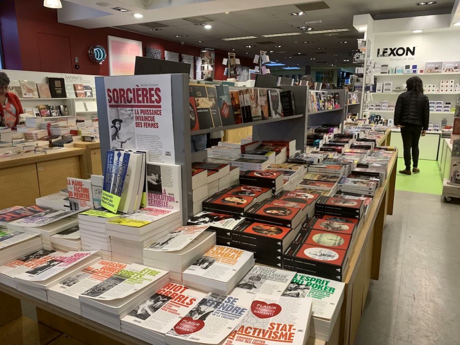 ActuaLitté (@actualitte) on Twitter photo Belgique : les librairies Filigranes mises en vente par leur propriétaire actualitte.com/a/P7MBFP5R
<a href="/filigranes365/">Librairie Filigranes</a>
#Belgique #Filigranes #librairie #vente Belgique : les librairies Filigranes mises en vente par leur propriétaire actualitte.com/a/P7MBFP5R
<a href="/filigranes365/">Librairie Filigranes</a>
#Belgique #Filigranes #librairie #vente