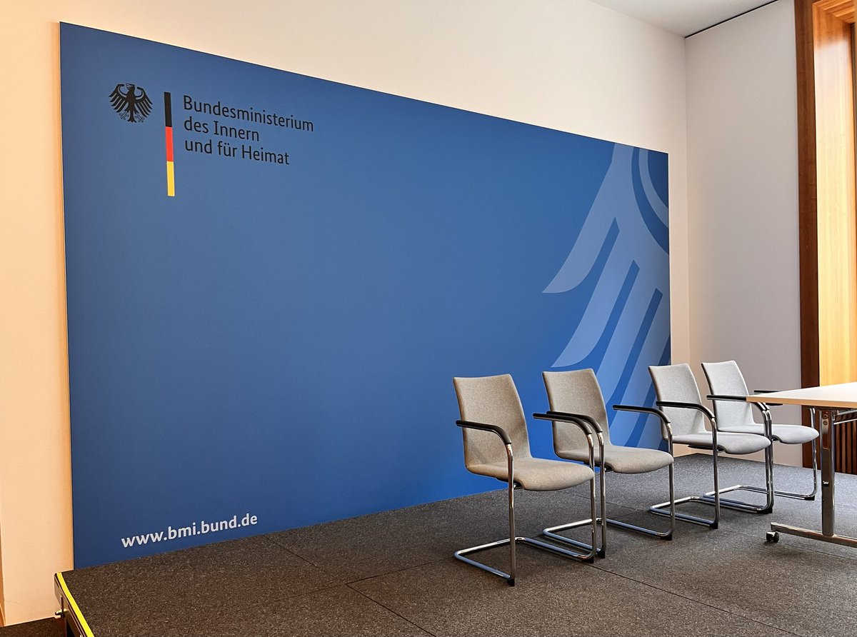 Recht freundlich tweet media