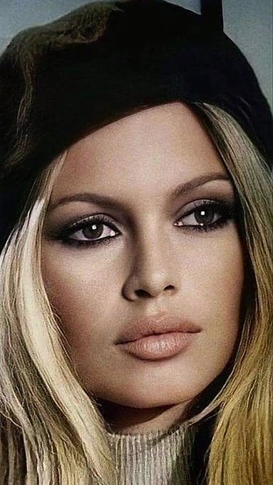 CinePensar's tweet image. Actrices de los 70 con alma felina como Ursula Andress, Brigitte Bardot, Raquel Welch, Claudia Cardinale... ¿Existe algo similar en la actualidad? #cineoff #actrices #cine #peliculas