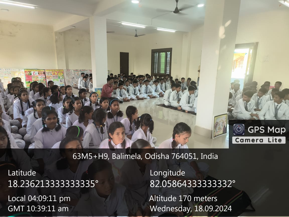 EBalimela's tweet photo. Creating awareness  among school students on "Swachhata Hi Seva"  and also  took  pledge in kalinga model school ,balimela and also organise Human Chain. https://t.co/iV5ZZdnOQc