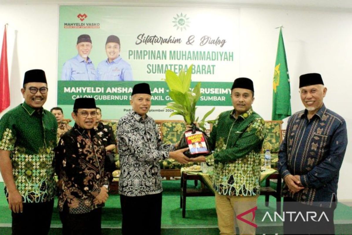 Paslon Gubernur Sumbar Mahyeldi-Vasko Serahkan 100 Ribu Bibit Pinang Wangi kepada Muhammadiyah Sumbar dlvr.it/TDQjNw