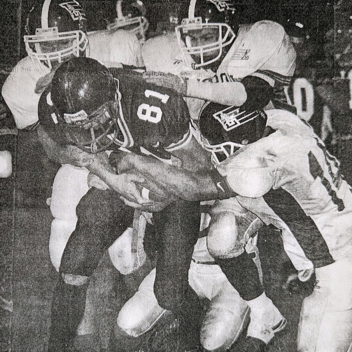 EP_BulldogFB's tweet photo. Throwback Thursday has a whole host of Blue Devils trying to take down Senior Pat Brennen & just can’t do it, during the 2002 season!!
#EPAlumni #ThrowbackThursday #BulldogPride #EastPalestine #Thursday #BigDogEnergy #FridayNightLights #Bulldogs #HighSchoolFootball https://t.co/opMJugrAXE