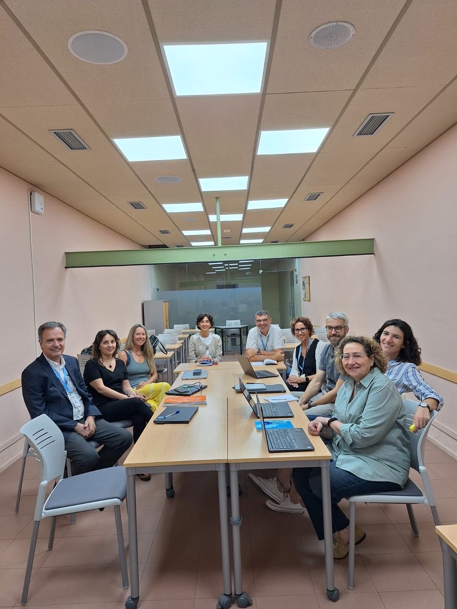 2gespetites's tweet photo. Avui hem celebrat una reunió amb el Comitè d’Experts Pedagògic de l’Escola de Salut Catalana. La participació de pacients en aquest Comitè ens aporta una visió única i imprescindible per garantir que la formació respongui a les necessitats reals de la societat. @salutcat https://t.co/PF2dmcaVqC