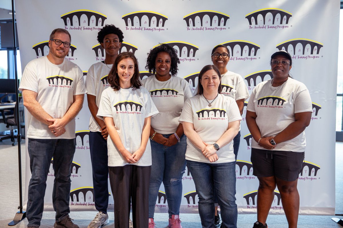 t_atp__'s tweet image. : Volunteers, how many of us have them?!

We sincerely thank our volunteers for their tireless work in executing our digital literacy block party event flawlessly!

With their dedication, our event was successful.

We can&apos;t wait until next year&apos;s digital literacy block party!