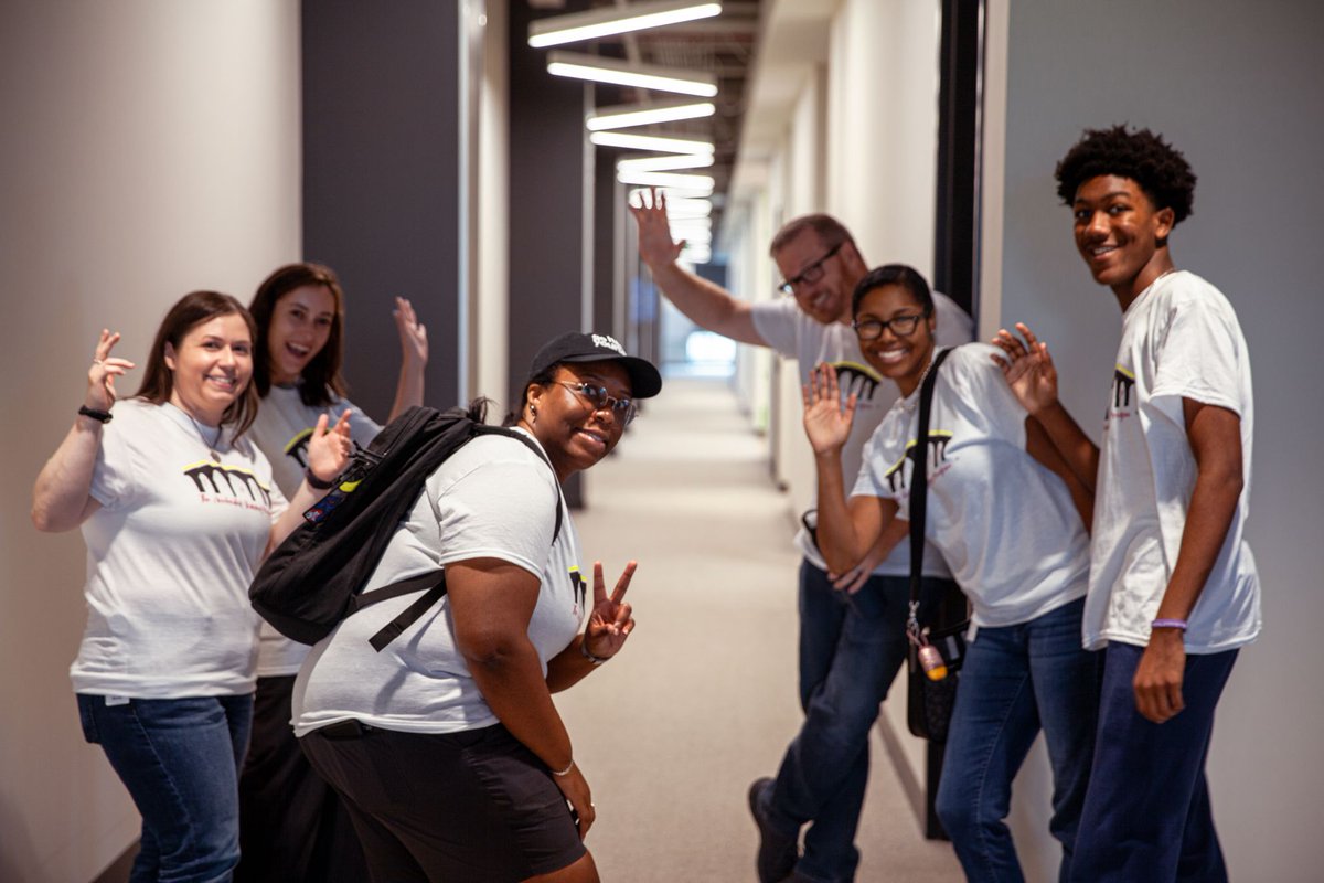 t_atp__'s tweet image. : Volunteers, how many of us have them?!

We sincerely thank our volunteers for their tireless work in executing our digital literacy block party event flawlessly!

With their dedication, our event was successful.

We can&apos;t wait until next year&apos;s digital literacy block party!