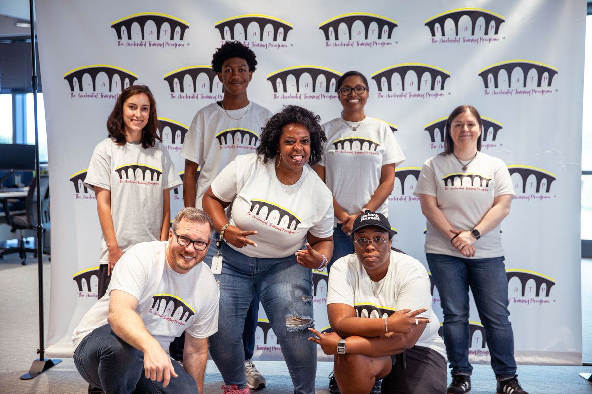t_atp__'s tweet image. : Volunteers, how many of us have them?!

We sincerely thank our volunteers for their tireless work in executing our digital literacy block party event flawlessly!

With their dedication, our event was successful.

We can&apos;t wait until next year&apos;s digital literacy block party!